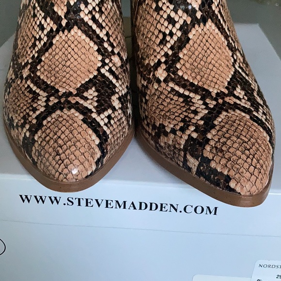 New in box women’s Steve Madden Julianne Boots size 6.5 - Picture 9 of 12